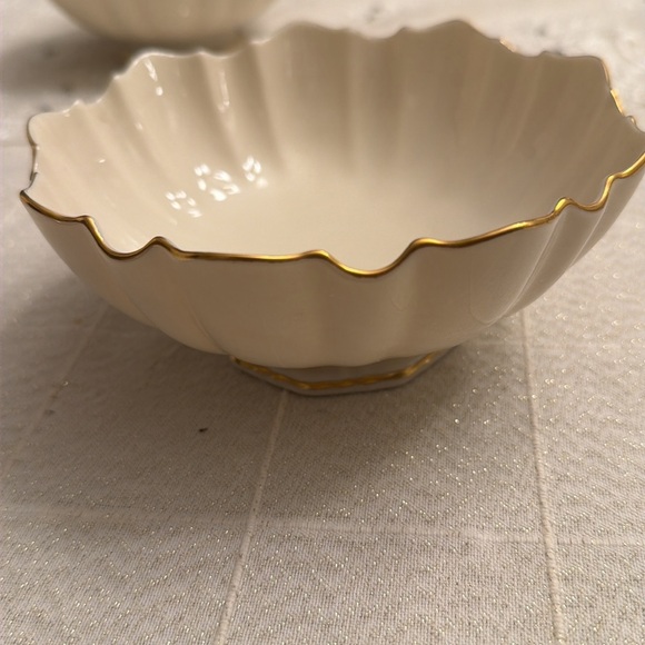 Elegant Lenox Cream and Gold Scalloped Candy/Nut Dishes - Picture 4 of 4